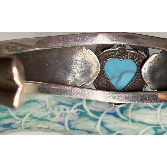 Sterling Silver Bracelet Turquoise Heart Center & Feathers Size 5.75 - Picture 2 of 4